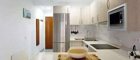 Fridge, microwave, oven, coffee/tea maker