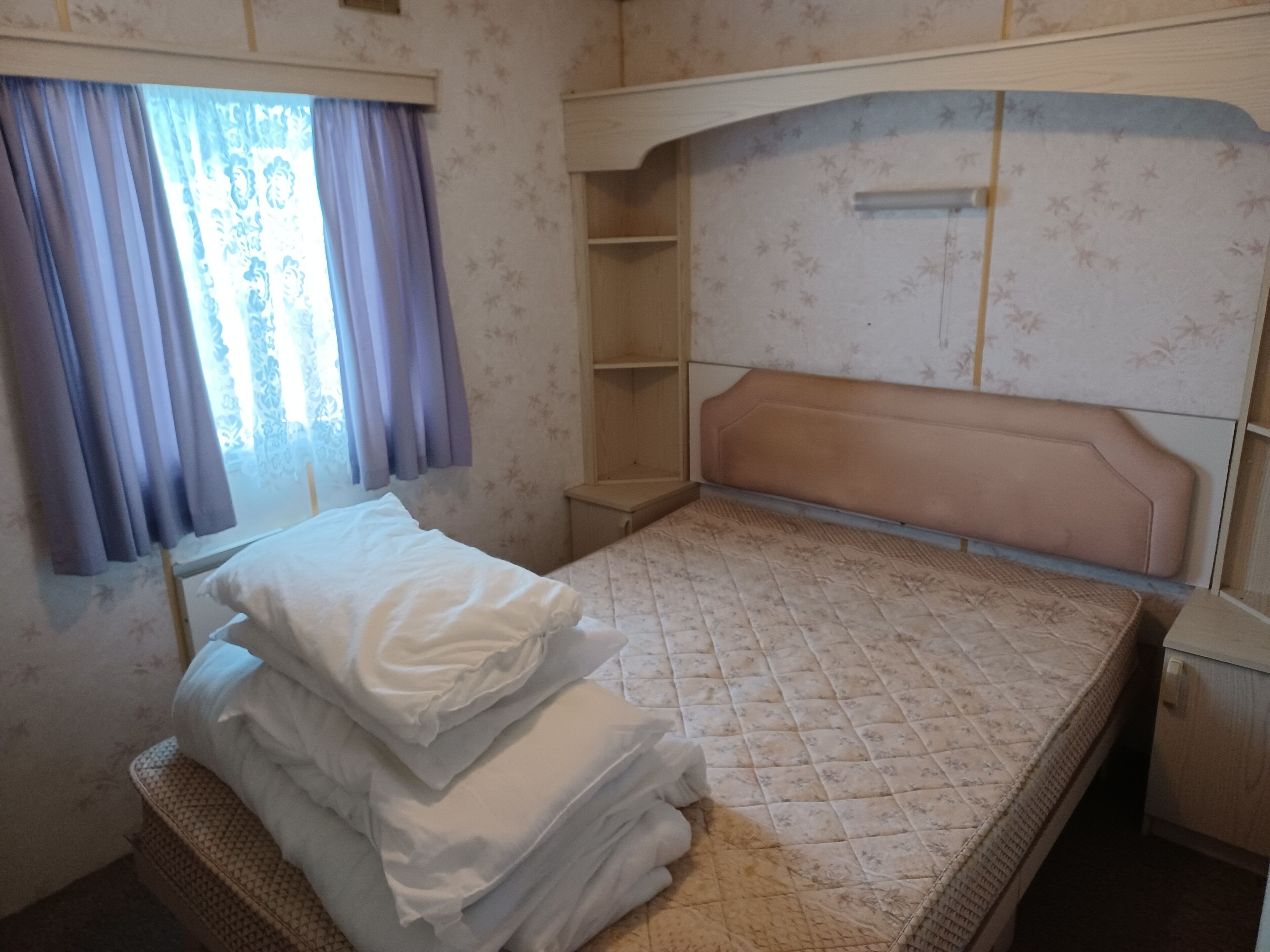 3 bedrooms, in-room safe, iron/ironing board, Internet