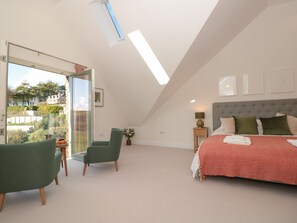 3 bedrooms, individually decorated, individually furnished, free WiFi