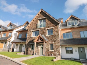 Exterior - 4 Court Terrace, Hillfield Village (Dartmouth)