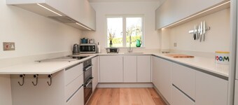 4 Court Terrace, Hillfield Village
