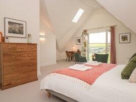 3 habitaciones, decoración personalizada y muebles diferentes 