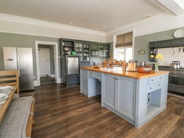 Fridge, dishwasher, electric kettle, toaster