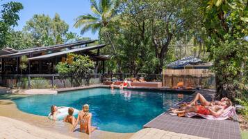 Kolam renang outdoor