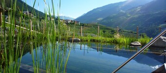 Vacation apartment for 2-4 people with southwest-facing loggia and organic natural bathing pond