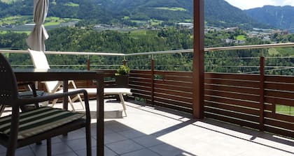 Sunny apartment, large south-facing balcony, wonderful view - South Tyrol GUEST PASS included