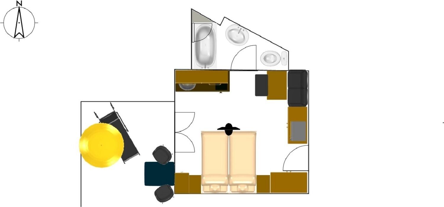 Grundplan over et hotelværelse med seng, badeværelse, tekøkken og opholdsområde med bord og stole.