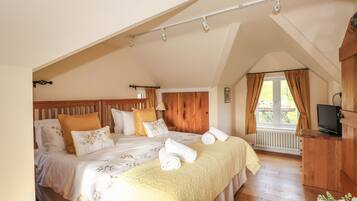 2 bedrooms, individually decorated, individually furnished, free WiFi