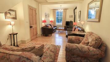 Cottage | Living area