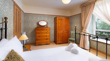 2 bedrooms, individually decorated, individually furnished, free WiFi