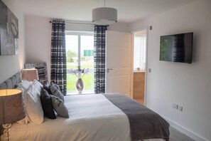 Apartment, Multiple Beds | 2 bedrooms, iron/ironing board, free WiFi, bed sheets - Spacious 2 Bedroom Modern Apartment in Inverness (Inverness)