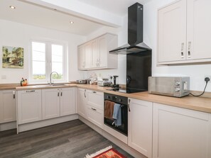 Fridge, dishwasher, electric kettle, toaster - Celia's View (Langport)