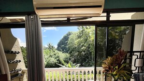 View from property - Impeccable 1-bedroom Lodging in Koror (Koror)