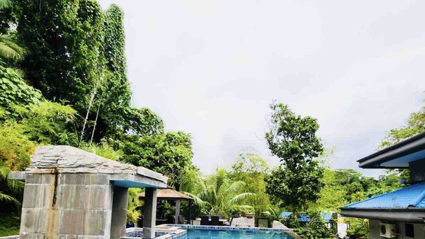 Outdoor pool - Impeccable 1-bedroom Lodging in Koror (Koror)