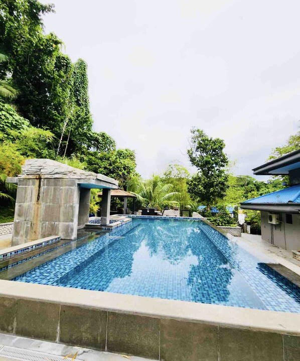Outdoor pool - Impeccable 1-bedroom Lodging in Koror (Koror)