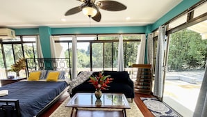 Living area - Impeccable 1-bedroom Lodging in Koror (Koror)