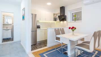 Apartamento (Two Bedroom Apartment with Balcony an) | Sala de jantar
