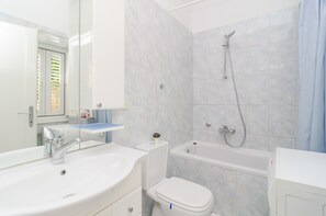 Departamento (Two Bedroom Apartment with Sea View a) | Baño | Toallas 