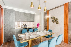 Dining - Merveil -Luxury Serviced Apartment-Saint Martin II (Paris)