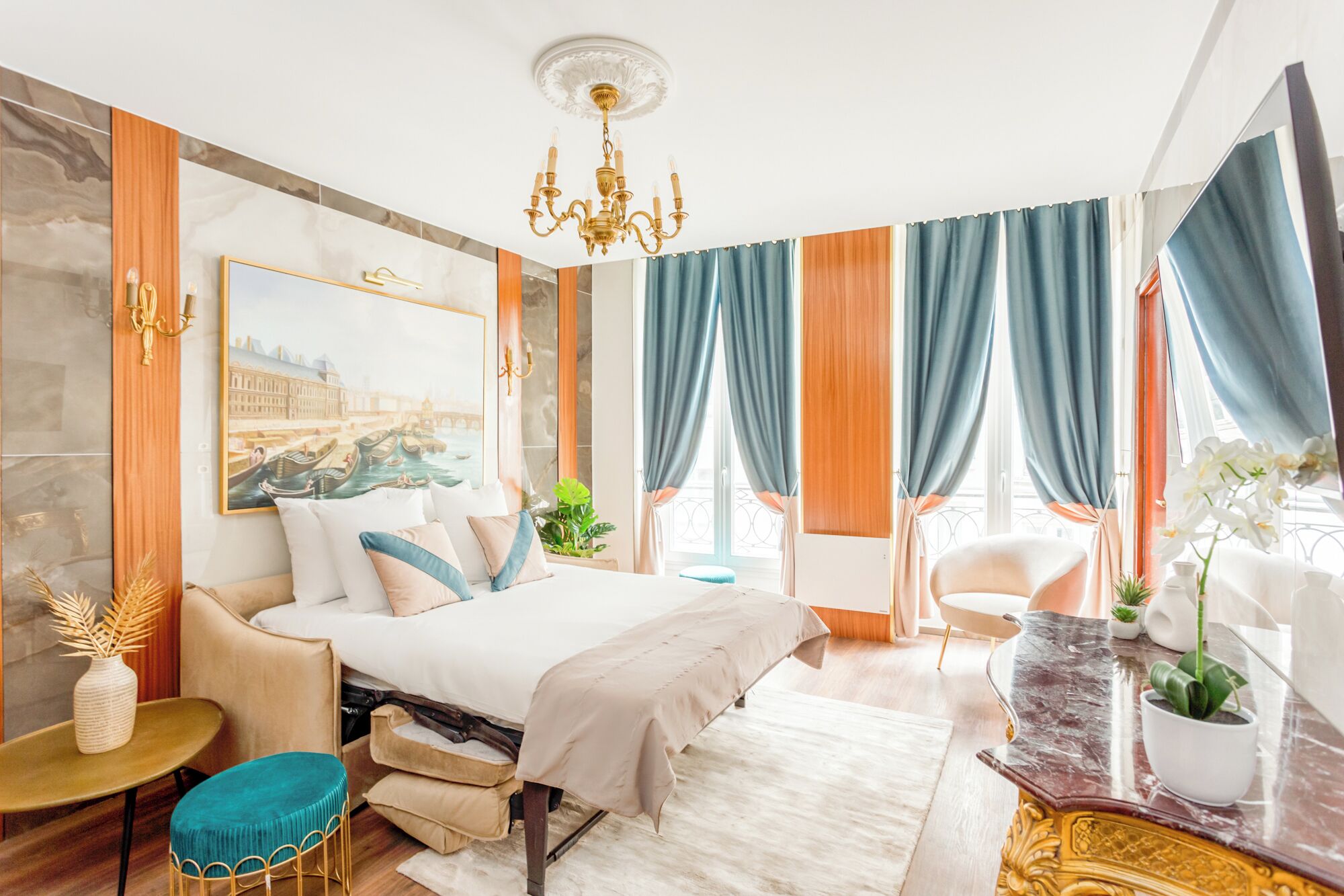 3 bedrooms, desk, iron/ironing board, travel crib