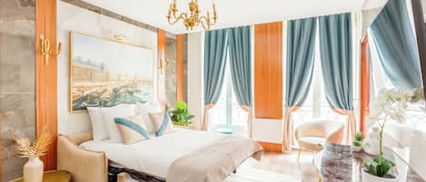 3 bedrooms, desk, iron/ironing board, travel crib