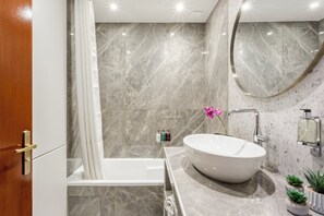 Bathtub, hair dryer, towels