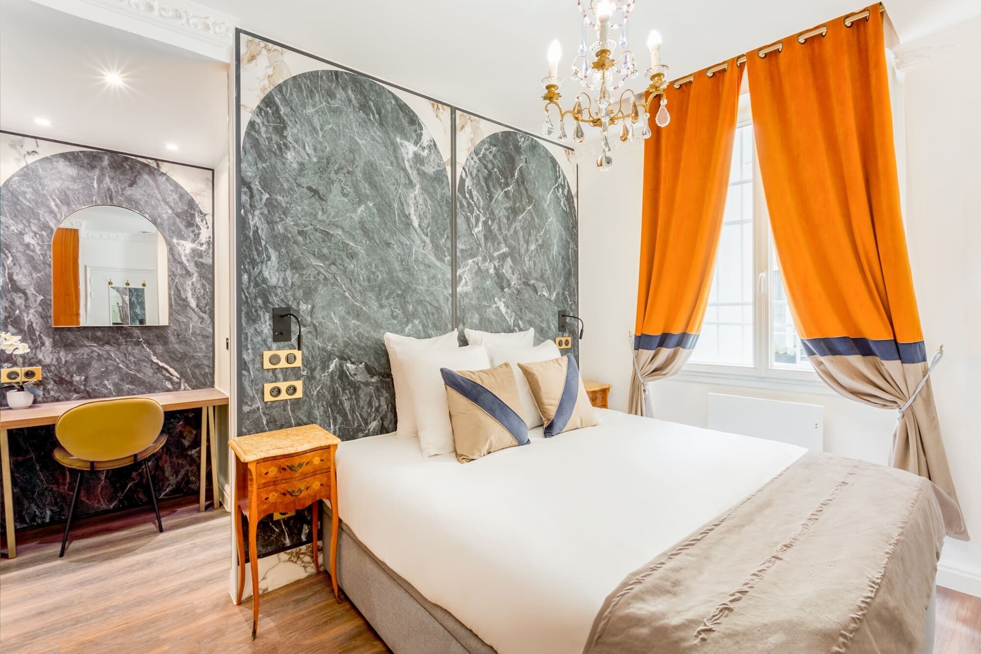 3 sovrum, skrivbord, strykjärn/strykbräda och resesäng