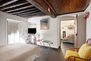 1 bedroom, bed sheets