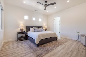 4 bedrooms, iron/ironing board, free WiFi, bed sheets - Asher: Open Concept Living & Playful Bunk Room (Hurricane)