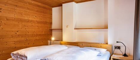 2 室のベッドルーム、WiFi (無料)、ベッドシーツ