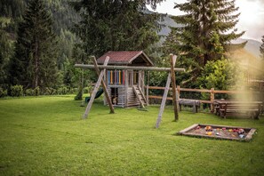 Children’s area - Apartment 'Adlerhorst Amsel' with Terrace, Shared Garden and Wi-Fi (Santa Valburga)