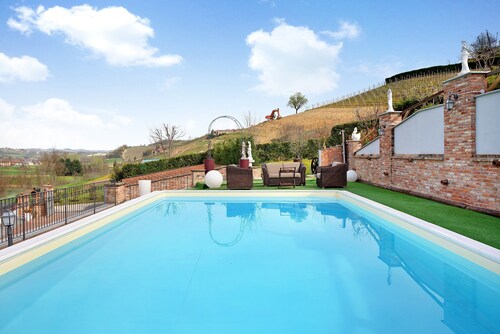 Vacation Home "Sweet Life" with Shared Pool, Private Terrace & Wi-Fi