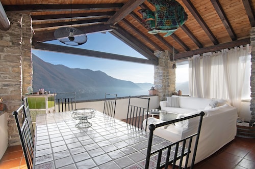 Vacation Home "Stone House of the year 1500" with Lake View & Wi-Fi