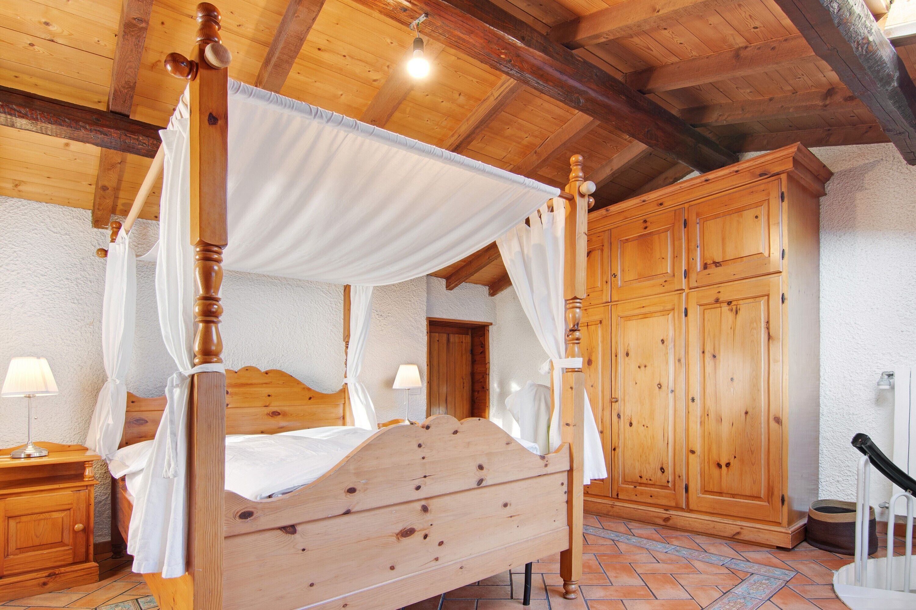 1 habitación, tabla de planchar con plancha, wifi gratis y ropa de cama 