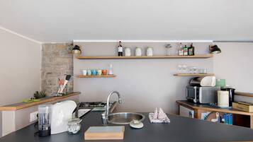 Fridge, microwave, stovetop, dishwasher