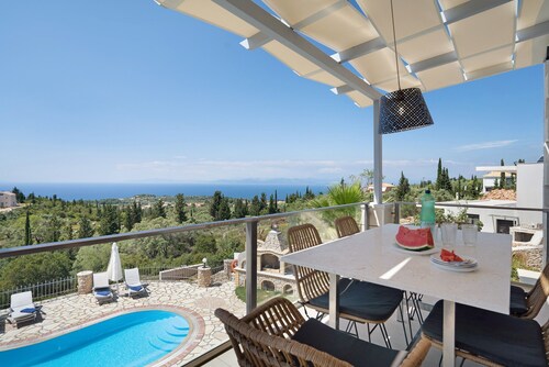 "Villa Nefeli" with Sea View, Private Pool & Wi-Fi