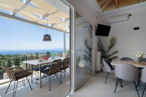 تناول الطعام بالخارج