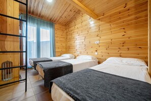 3 bedrooms, free WiFi, bed sheets