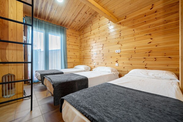 3 bedrooms, free WiFi, bed sheets