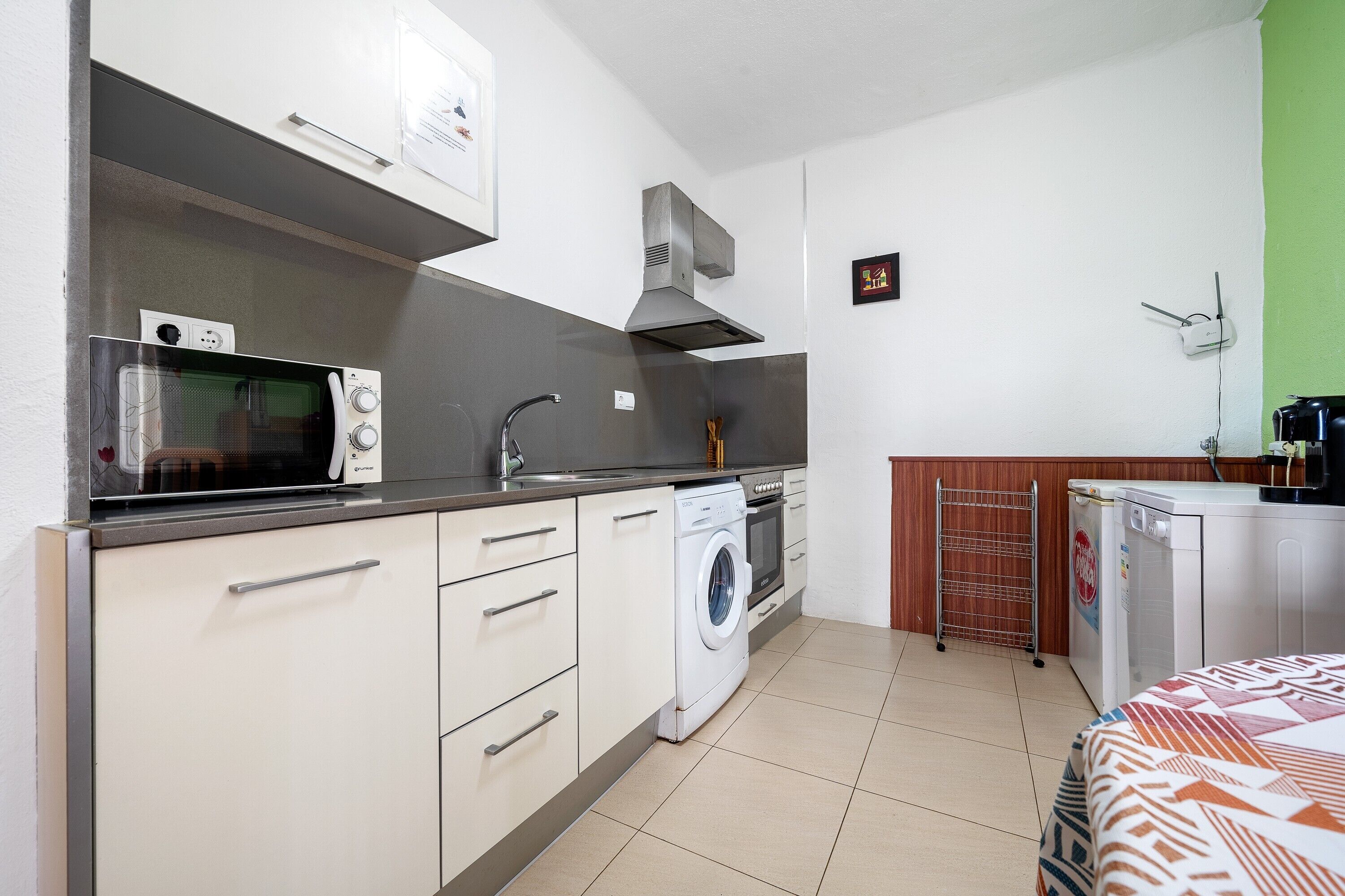 Geladeira, micro-ondas, fogão, cooktop