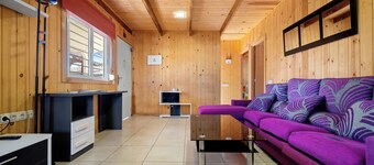 Holiday Home "Delta" with Shared Pool, Garden & Wi-Fi