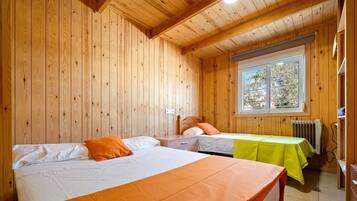 4 bedrooms, free WiFi, bed sheets