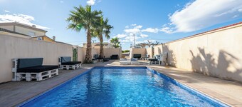 Holiday Home "Delta" with Shared Pool, Garden & Wi-Fi