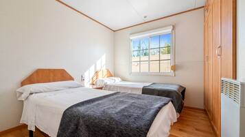 3 bedrooms, free WiFi, bed sheets