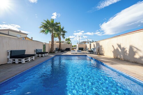 Holiday Home "La Marquesa" with Shared Pool, Garden & Wi-Fi