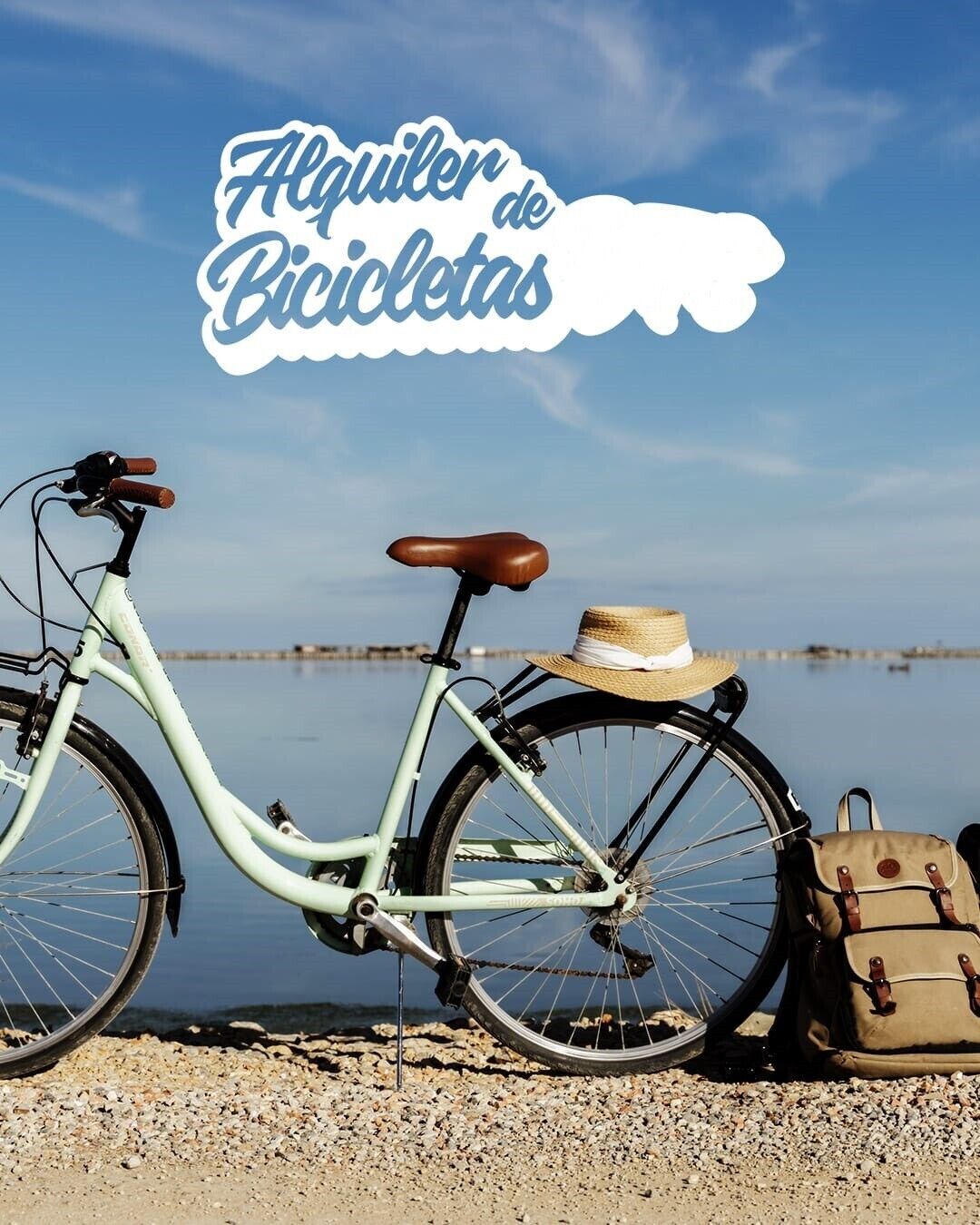 Una bicicleta con cesta y sombrero, una maleta y el texto 'Alquilar de Bicicletas' frente a un cielo despejado.