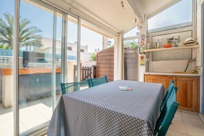 Dining - 2-Star Apartment "Chez Domi résidence front de mer" with Terraces & Wi-Fi (Frontignan)