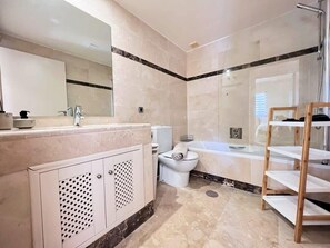 Shower, hair dryer, towels