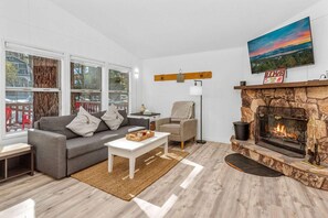 Living room - Moonridge Vibes (Big Bear Lake)