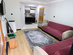 Apartament familiar, vistes al llac | Cuina privada | Frigorífic, forn i utensilis de cuina, vaixella i coberteria 